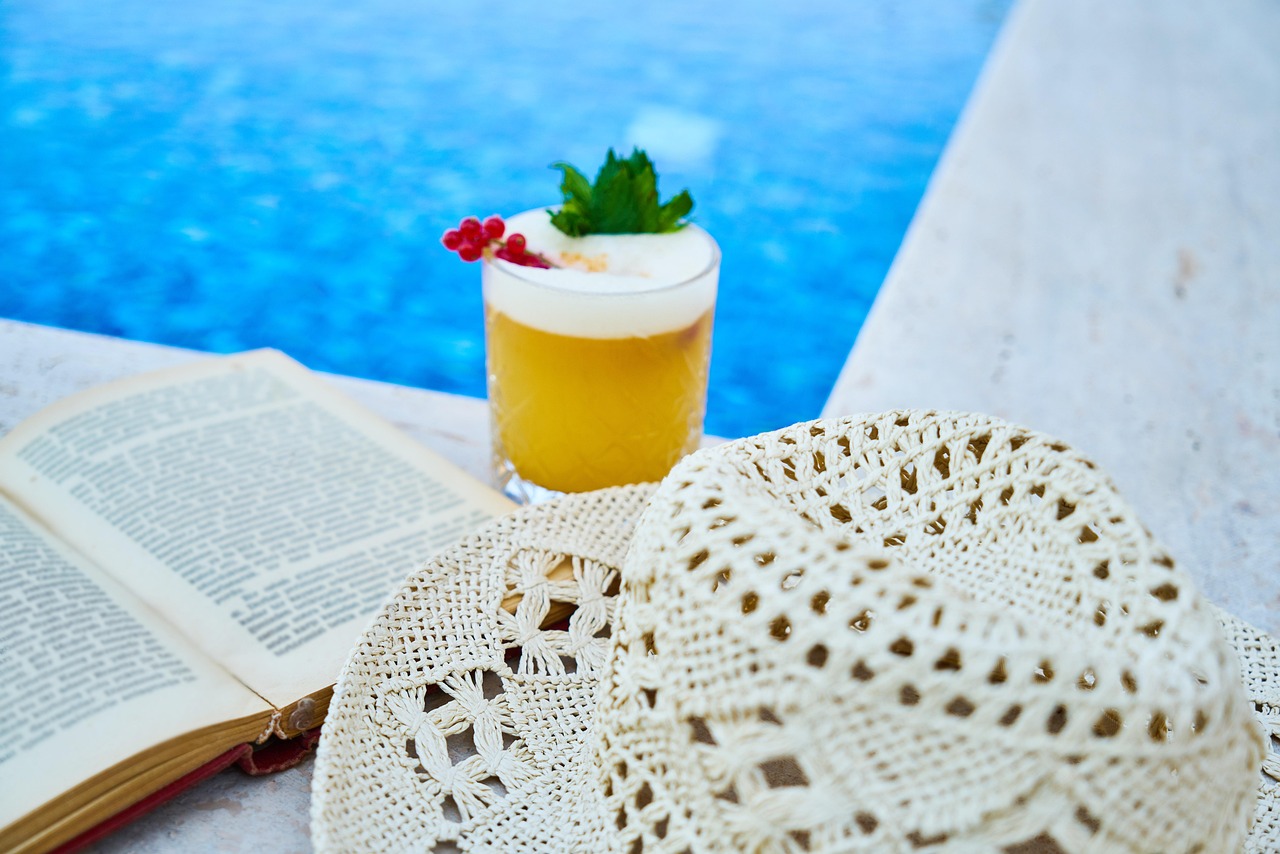 cocktail, book, pool, hat, holiday, peace, relax, nature, to read, comfortable, relaxation, liquid, trip, pine, drink, summer, fruit, vitamins, nutrition, hotel, alcohol, fresh, food, healthy, delicious